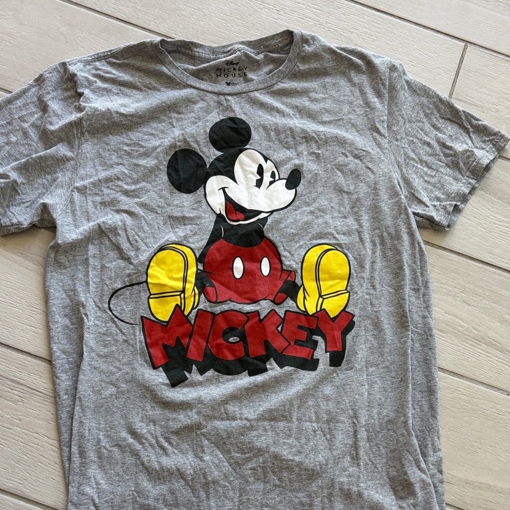 Vintage Disney Gray T-Shirt with Mickey Mouse in Red and Yellow